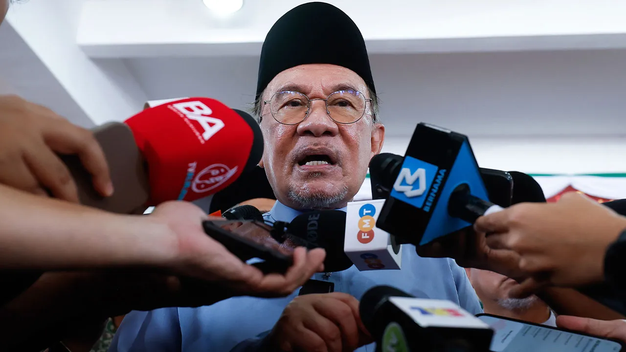 PORT DICKSON, 24 Julai -- Perdana Menteri Datuk Seri Anwar Ibrahim menjawab pertanyaan media selepas menghadiri Program Semarak Kenegaraan di Hangar Pusat Latihan Asas Tentera Darat (Pusasda) Port Dickson hari ini.  -- fotoBERNAMA (2026) HAK CIPTA TERPELIHARA