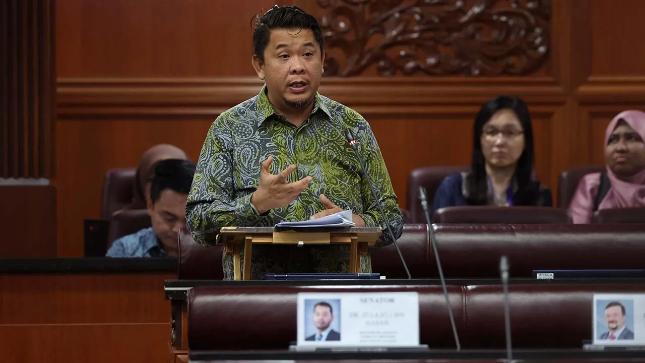 KUALA LUMPUR, 23 Julai -- Timbalan Menteri Luar Negeri Datuk Lukanisman Awang Sauni pada sesi soal jawab lisan sempena Mesyuarat Persidangan Dewan Negara di Bangunan Parlimen hari ini. -- fotoBERNAMA (2026) HAK CIPTA TERPELIHARA