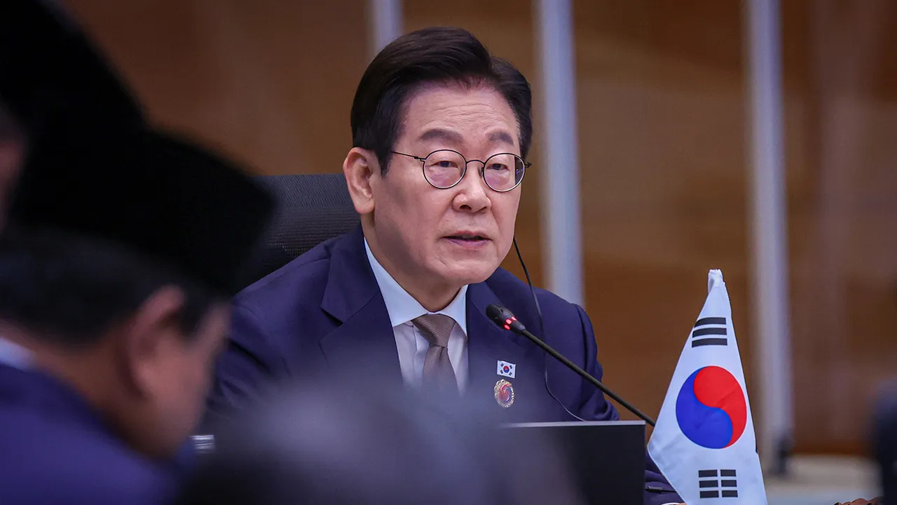 KUALA LUMPUR, Oct 27 -- South Korean president Lee Jae Myung during the 26th ASEAN-Republic of Korea Summit in conjunction with the 47th ASEAN Summit and Related Summits at the Kuala Lumpur Convention Centre today.  --fotoBERNAMA (2025) COPYRIGHT RESERVED