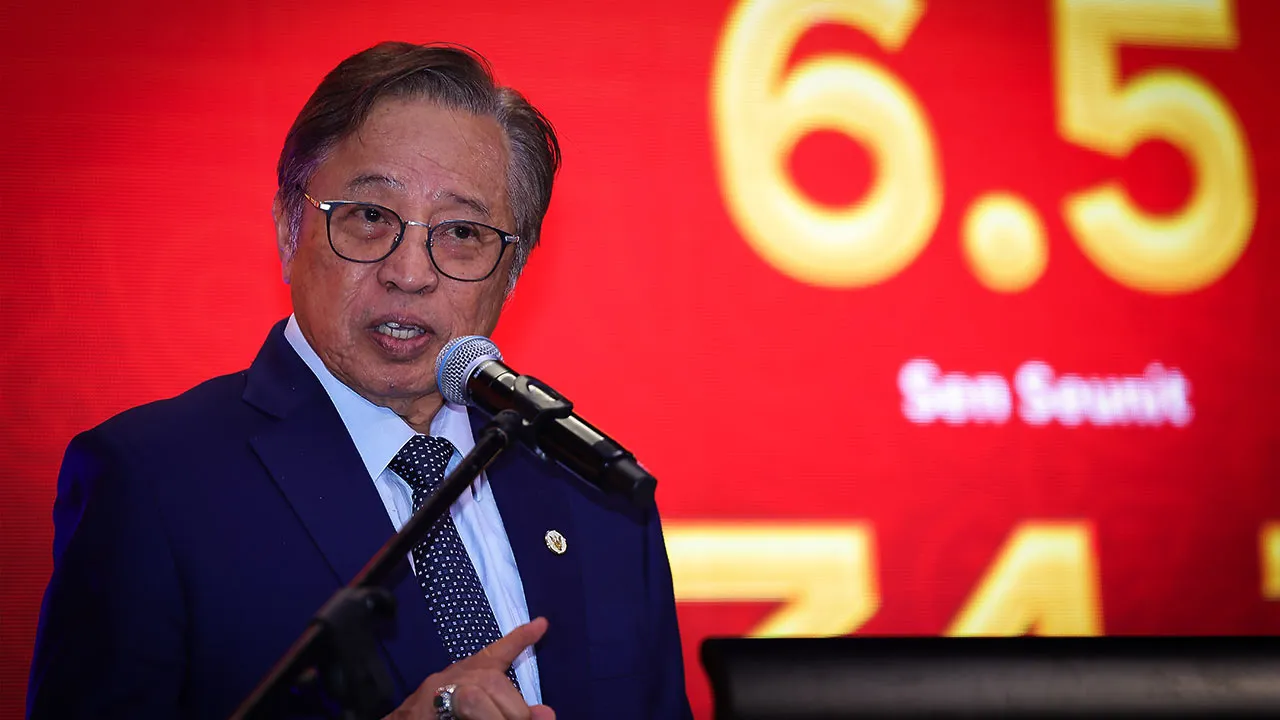 KUCHING, 13 Julai -- Premier Sarawak Tan Sri Abang Johari Tun Openg mengumumkan kadar pengagihan dividen Amanah Saham Sarawak (ASSAR) bagi Tahun Kewangan Berakhir 30 Jun 2026, hari ini.  -- fotoBERNAMA (2026) HAK CIPTA TERPELIHARA