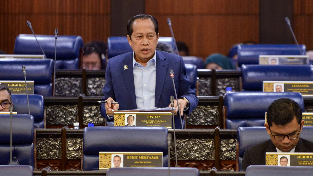 KUALA LUMPUR, 14 Julai -- Timbalan Menteri Kerja Raya Datuk Seri Ahmad Maslan pada sesi soal jawab lisan di Dewan Rakyat hari ini.