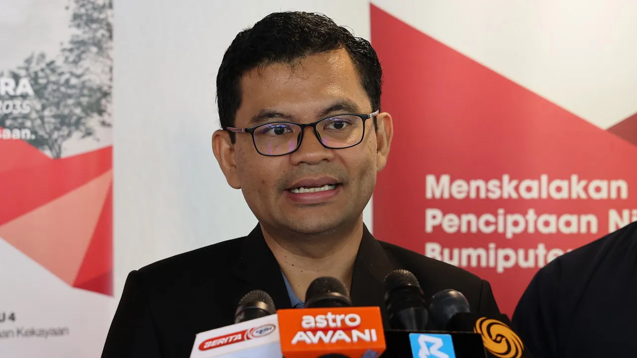 CYBERJAYA, 17 Julai -- Menteri Ekonomi Akmal Nasrullah Mohd Nasir menjawab pertanyaan media pada Sesi Libat Urus Ekosistem Pemula TERAJU:Suara, Visi & Aspirasi hari ini.  --fotoBERNAMA (2026) HAK CIPTA TERPELIHARA