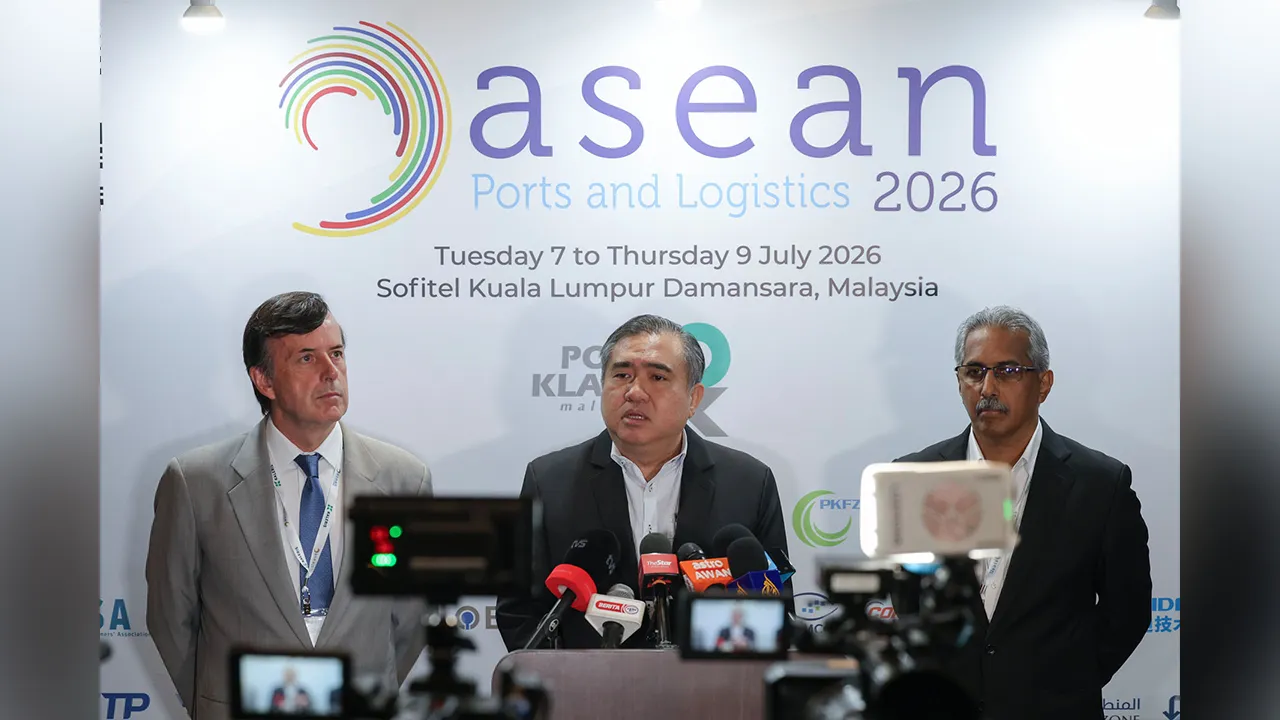 Kuala Lumpur , 8 Julai 2026.Menteri Pengangkutan , Loke Siew Fook pada sidang media berikutan Majlis Perasmian ASEAN Ports and Logistics 2026 Hotel Sofitel Kuala Lumpur Damansara.Astro AWANI / SHAHIR OMAR