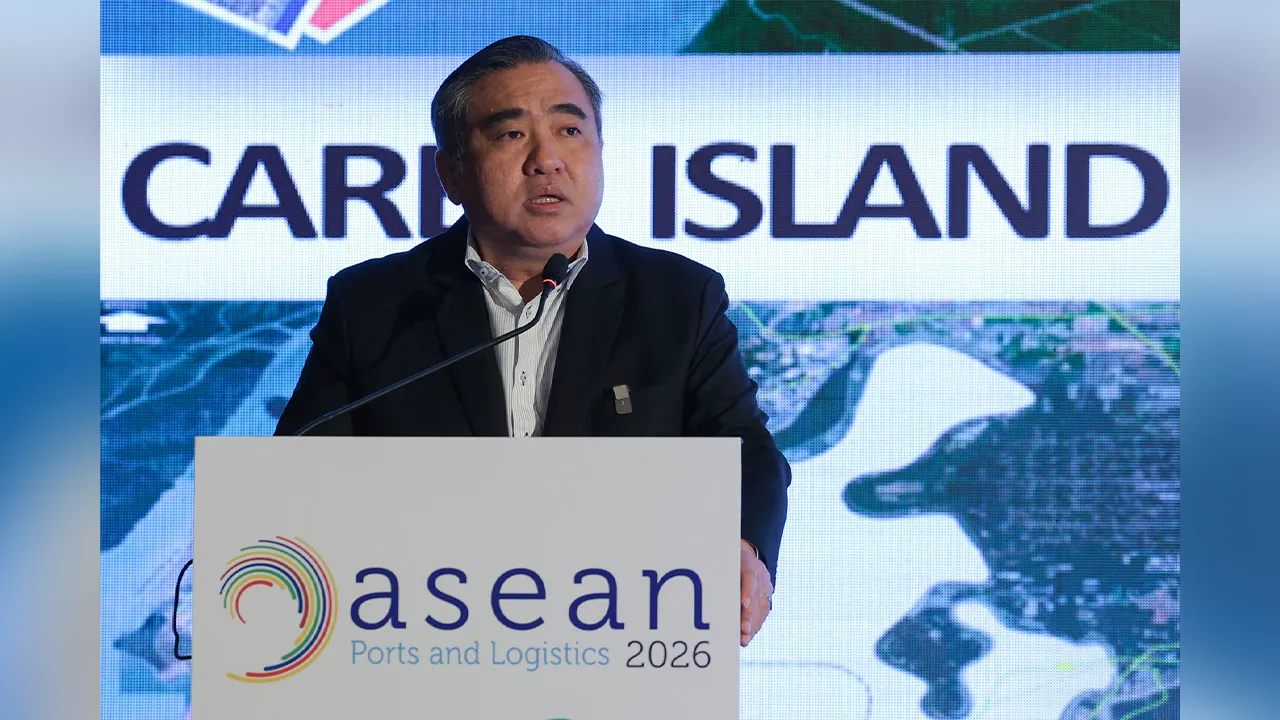 Kuala Lumpur , 8 Julai 2026.Menteri Pengangkutan , Loke Siew Fook menyampaikan ucapan berikutan Majlis Perasmian ASEAN Ports and Logistics 2026 Hotel Sofitel Kuala Lumpur Damansara.Astro AWANI / SHAHIR OMAR