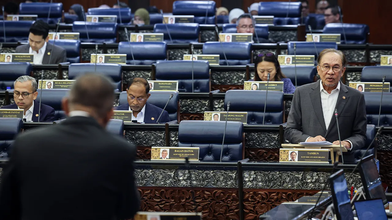 KUALA LUMPUR, 7 Julai -- Perdana Menteri, Datuk Seri Anwar Ibrahim menjawab soalan pada Waktu Pertanyaan-Pertanyaan Menteri sempena Mesyuarat Kedua, Penggal Kelima, Majlis Parlimen Kelima Belas di Bangunan Parlimen hari ini.  --fotoBERNAMA (2026) HAK CIPTA TERPELIHARA