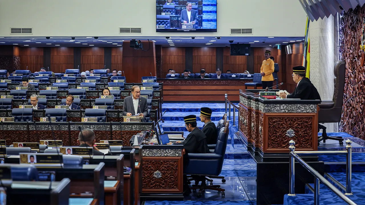 KUALA LUMPUR, 7 Julai -- Perdana Menteri, Datuk Seri Anwar Ibrahim menjawab soalan pada Waktu Pertanyaan-Pertanyaan Menteri sempena Mesyuarat Kedua, Penggal Kelima, Majlis Parlimen Kelima Belas di Bangunan Parlimen hari ini.  --fotoBERNAMA (2026) HAK CIPTA TERPELIHARA