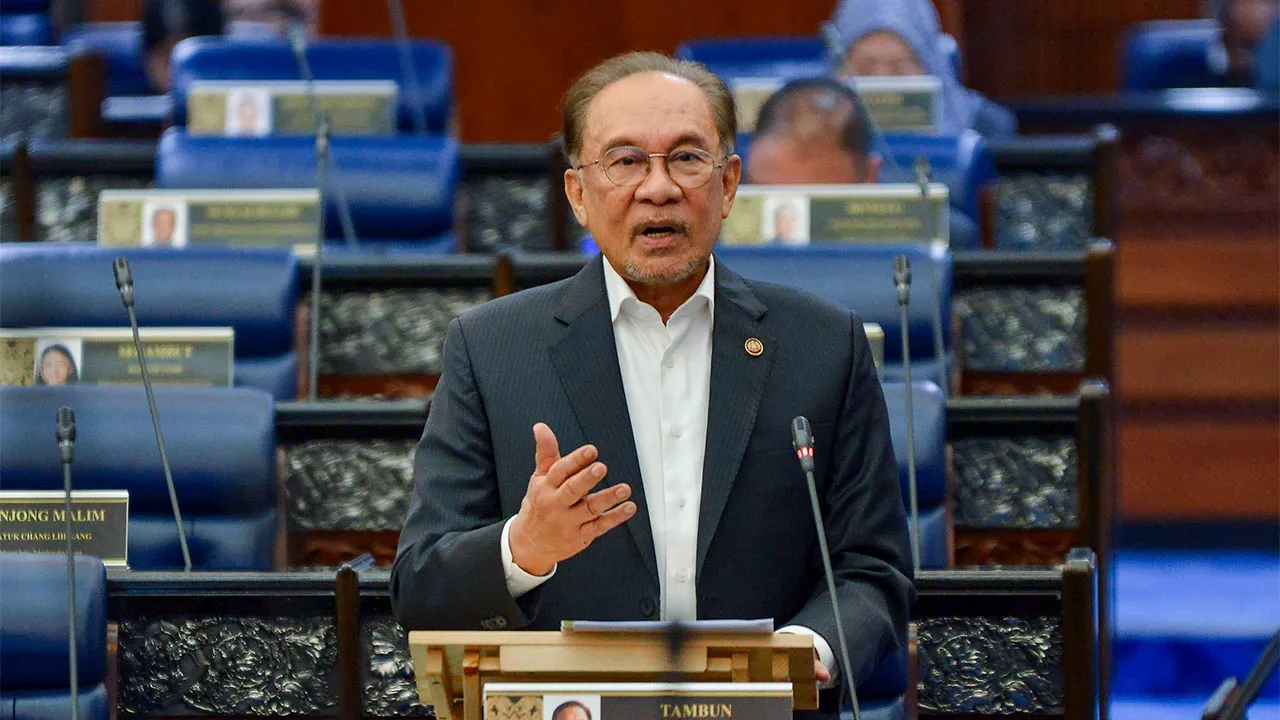 KUALA LUMPUR, 14 Julai -- Perdana Menteri Datuk Seri Anwar Ibrahim bercakap pada Waktu Pertanyaan-Pertanyaan Menteri di Dewan Rakyat hari ini._BERNAMA