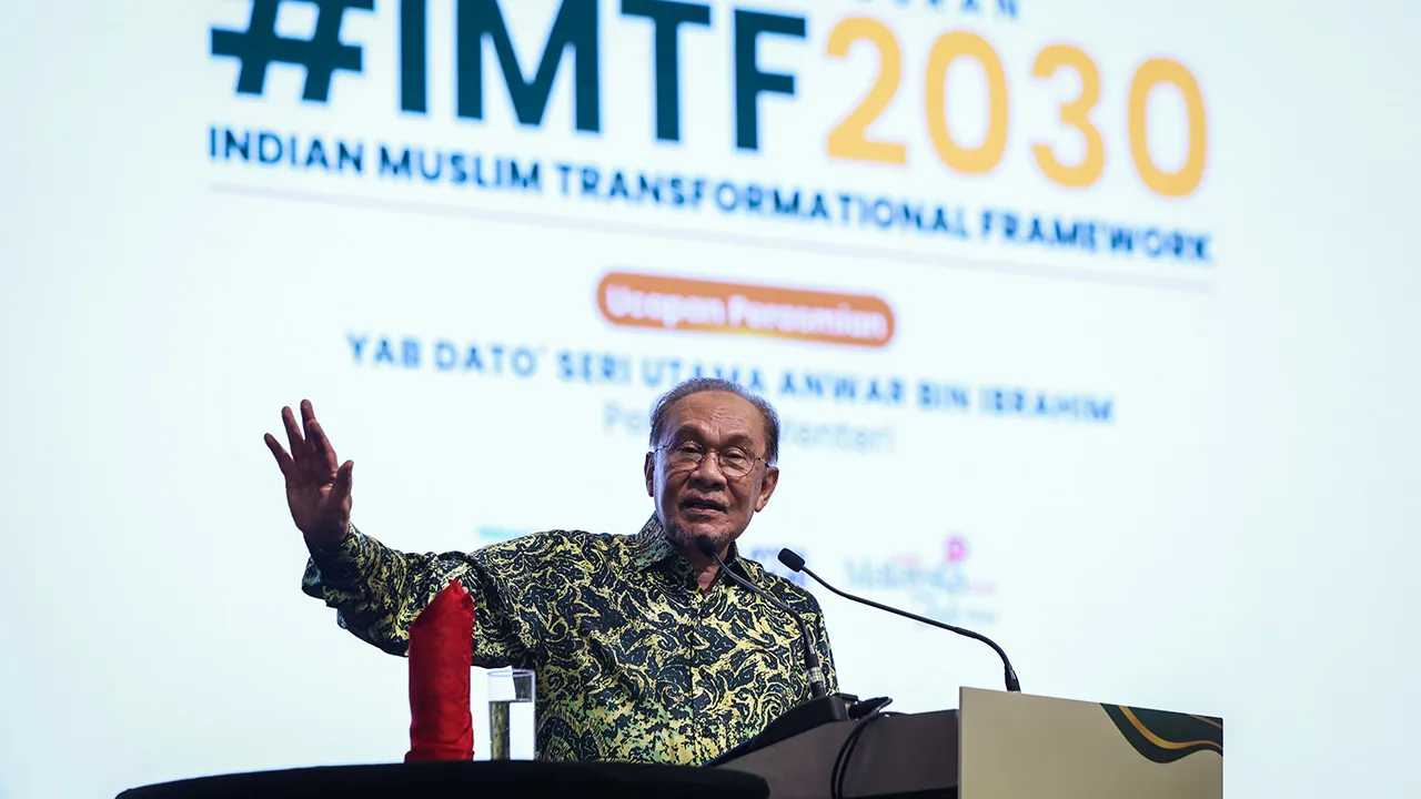BUTTERWORTH, July 24 -- Prime Minister Datuk Seri Anwar Ibrahim delivers his speech at the launch of the Indian Muslim Transformation Framework (IMTF) 2030 at the PICCA Convention Centre @ Arena Butterworth, tonight._BERNAMA
