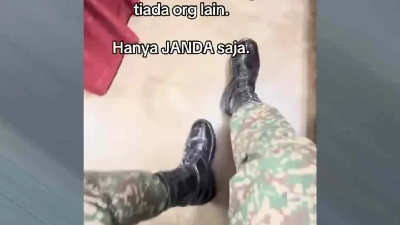 SHAH ALAM - Angkatan Tentera Malaysia (ATM) menyiasat hantaran tular yang didakwa dimuat naik seorang anggotanya dengan kandungan berunsur mengaibkan sehingga mencemarkan imej pasukan berkenaan.  Panglima Angkatan Tentera, Jeneral Tan Sri Malek Razak Sulaiman berkata, pihaknya mengambil maklum mengenai hantaran berkenaan.