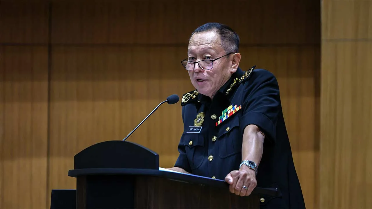 PUTRAJAYA, 8 Jun -- Ketua Pesuruhjaya Suruhanjaya Pencegahan Rasuah Malaysia (SPRM), Datuk Seri Abd Halim Aman menyampaikan amanatnya pada Majlis Perhimpunan Bulanan SPRM di Ibu Pejabat SPRM hari ini.  -- fotoBERNAMA (2026) HAK CIPTA TERPELIHARA