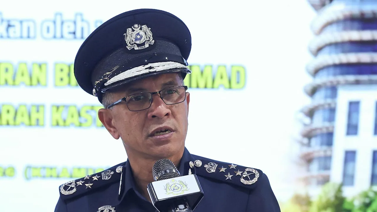 PUTRAJAYA, 23 Julai -- Ketua Pengarah Kastam Datuk Amran Ahmad bercakap pada sidang media Pencapaian Jabatan Kastam Diraja Malaysia (JKDM) Dalam Kutipan Hasil dan Penguatkuasaan bagi Tempoh Januari hingga Jun 2026 di Ibu Pejabat JKDM Putrajaya hari ini.  --fotoBERNAMA (2026) HAK CIPTA TERPELIHARA