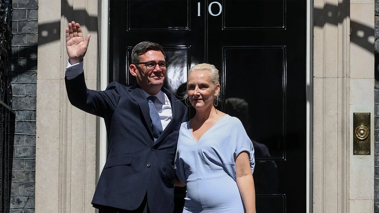 Britain's newly appointed Prime Minister Andy Burnham waves outside 10 Downing Street with his wife Marie-France van Heel after taking office, in London, Britain, July 20, 2026. REUTERS/Isabel Infantes