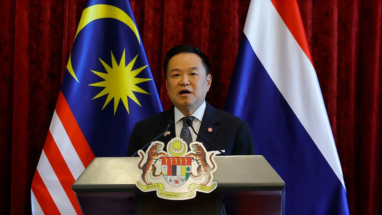 PUTRAJAYA, 9 Julai -- Perdana Menteri Thailand Anutin Charnvirakul menyampaikan kenyataan bersama selepas pertemuan dua hala dengan Perdana Menteri Datuk Seri Anwar Ibrahim di Bangunan Perdana Putra hari ini.  --fotoBERNAMA (2026) HAK CIPTA TERPELIHARA  PUTRAJAYA, July 9 -- Thai Prime Minister Anutin Charnvirakul delivers a joint statement after his bilateral meeting with Prime Minister Datuk Seri Anwar Ibrahim at Perdana Putra Building today.  -- fotoBERNAMA (2026) COPYRIGHT RESERVED