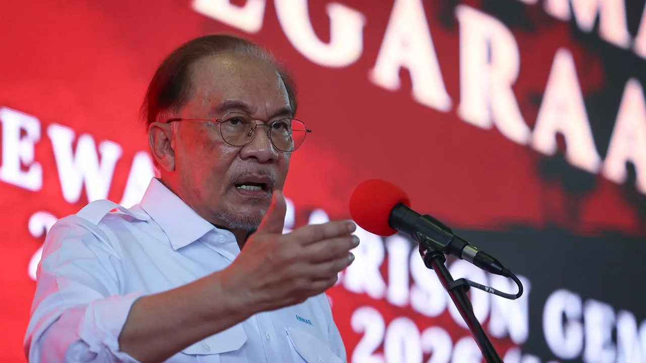 GEMAS, 27 Julai -- Perdana Menteri Datuk Seri Anwar Ibrahim semasa menyampaikan ucapan pada Program Semarak Kenegaraan di Kem Syed Sirajuddin, hari ini.  --fotoBERNAMA (2026) HAK CIPTA TERPELIHARA