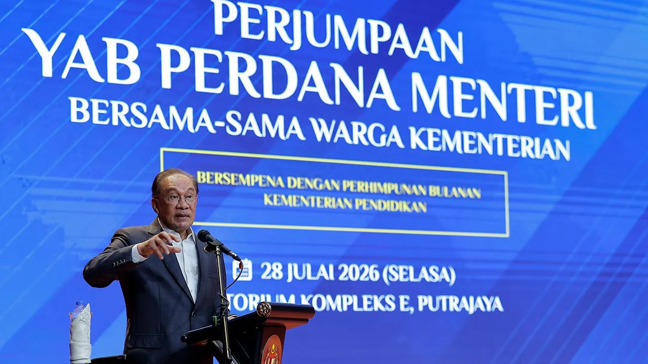 PUTRAJAYA, 28 Julai -- Perdana Menteri Datuk Seri Anwar Ibrahim menyampaikan ucapan pada Majlis Perjumpaan Perdana Menteri Bersama Warga Kementerian Pendidikan di Putrajaya hari ini.  --fotoBERNAMA (2026) HAK CIPTA TERPELIHARA