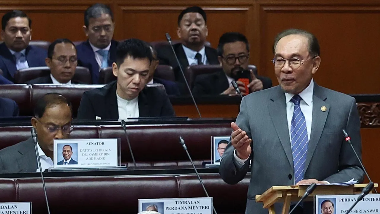 KUALA LUMPUR, 20 Julai -- Perdana Menteri Datuk Seri Anwar Ibrahim yang juga Menteri Kewangan pada sesi soal jawab lisan sempena Mesyuarat Persidangan Dewan Negara di Bangunan Parlimen hari ini.  -- fotoBERNAMA (2026) HAK CIPTA TERPELIHARA
