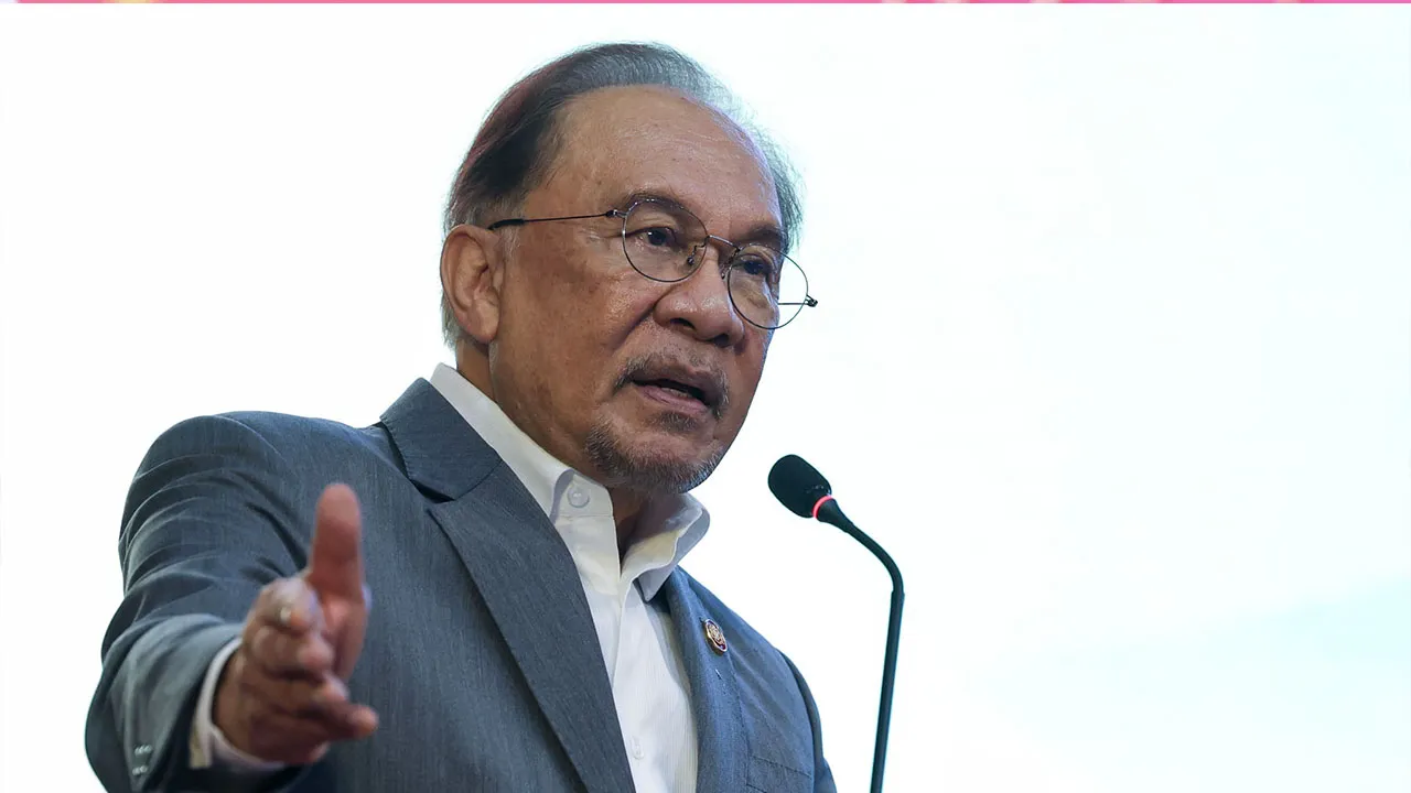 Bangi , 20 Julai 2026.Perdana Menteri , Datuk Seri Anwar Ibrahim menyampaikan ucapan berikutan Sesi Santai Mesra Perdana Menteri dan Ketua Setiausaha Negara dengan Warga Perkhidmatan Awam Zon Tengah yang diadakan di Universiti Islam Selangor.Astro AWANI / SHAHIR OMAR