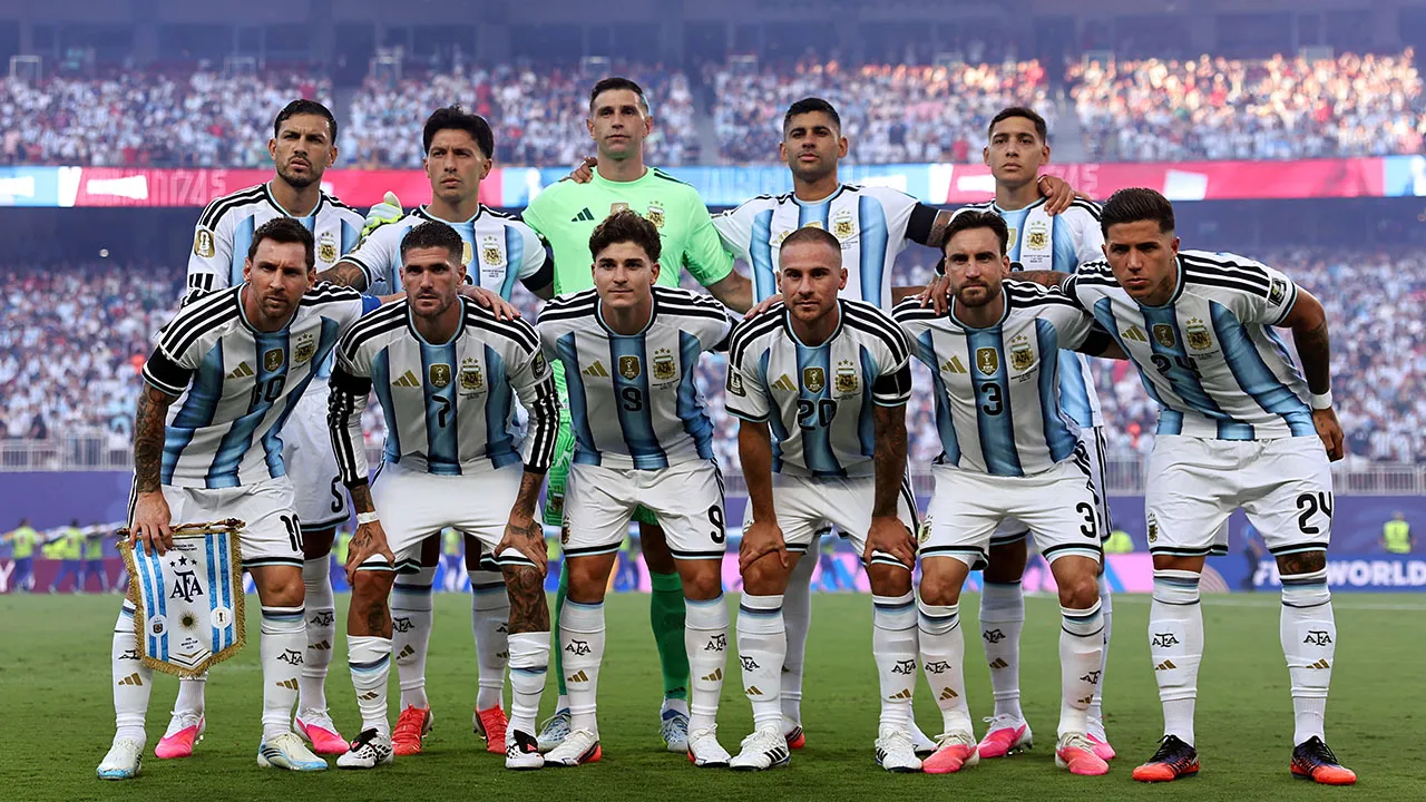 Soccer Football - FIFA World Cup 2026 - Quarter Final - Argentina v Switzerland - Kansas City Stadium, Kansas City, Missouri, U.S. - July 11, 2026 Argentina players pose for a team group photo before the match REUTERS/Amanda Perobelli