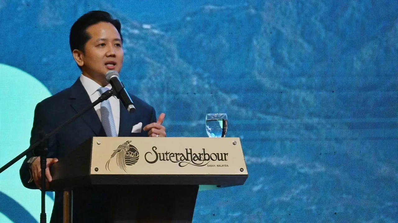 KOTA KINABALU 13 Julai -- Menteri Sumber Asli dan Kelestarian Alam Datuk Seri Arthur Joseph Kurup berucap pada Forum Sabah Asia-Pacific Impact Investing For Sustainable Development Summit 2026 di Magellan Sutera Resort, Kota Kinabalu hari ini.  --fotoBERNAMA (2026) HAK CIPTA TERPELIHARA