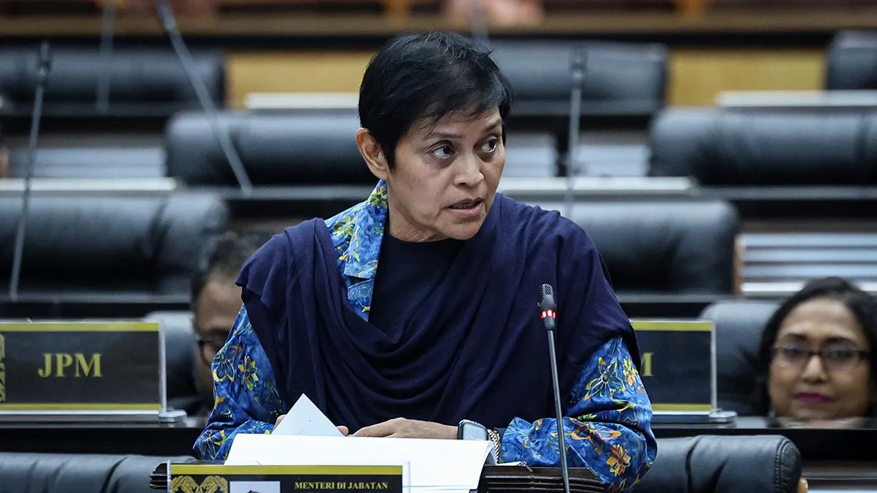 KUALA LUMPUR, 7 Julai -- Menteri di Jabatan Perdana Menteri (Undang-undang dan Reformasi Institusi) Datuk Seri Azalina Othman Said berucap pada Sesi Kamar Khas pada Mesyuarat Kedua, Penggal Kelima, Majlis Parlimen Kelima Belas di Bangunan Parlimen hari ini.  --fotoBERNAMA (2026) HAK CIPTA TERPELIHARA