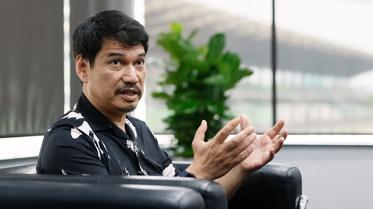 SEPANG, 28 Julai -- Ketua Pegawai Eksekutif Litar Antarabangsa Sepang (SIC), Azhan Shafriman Hanif mengadakan sidang media ketika Malaysia bersiap sedia menjadi tuan rumah Grand Prix Formula Satu (F1) Gulf Air Bahrain yang dijadualkan berlangsung dari 2 hingga 4 Oktober depan, di pejabatnya di SIC hari ini.  -- fotoBERNAMA 