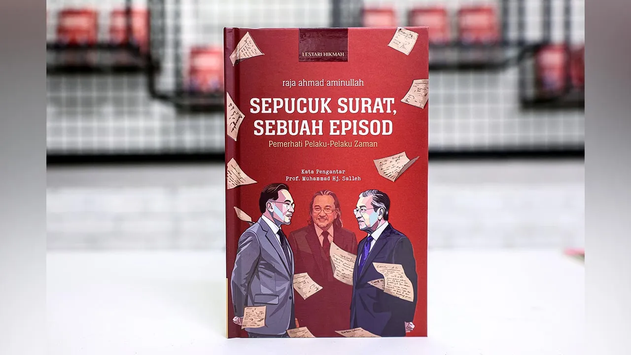 KUALA LUMPUR, 23 Julai -- Buku Sepucuk Surat, Sebuah Episod hasil karya dari penulis, Raja Ahmad Aminullah ketika majlis peluncuran buku Sepucuk Surat, Sebuah Episod di The Grey Box, Jalan Robertson hari ini.  --fotoBERNAMA (2026) HAK CIPTA TERPELIHARA