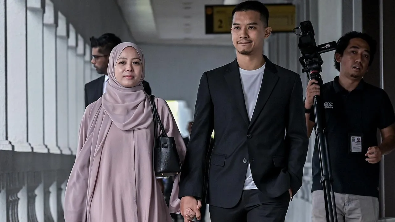KUALA LUMPUR, 24 Julai -- Pengasas FashionValet, Datin Vivy Yusof dan suaminya Datuk Fadzarudin Shah Anuar yang berdepan pertuduhan pecah amanah dana pelaburan Khazanah Nasional Berhad (Khazanah) dan Permodalan Nasional Berhad (PNB) berjumlah RM8 juta, hadir pada perbicaraan mereka di Mahkamah Sesyen hari ini.  -- fotoBERNAMA (2026) HAK CIPTA TERPELIHARA