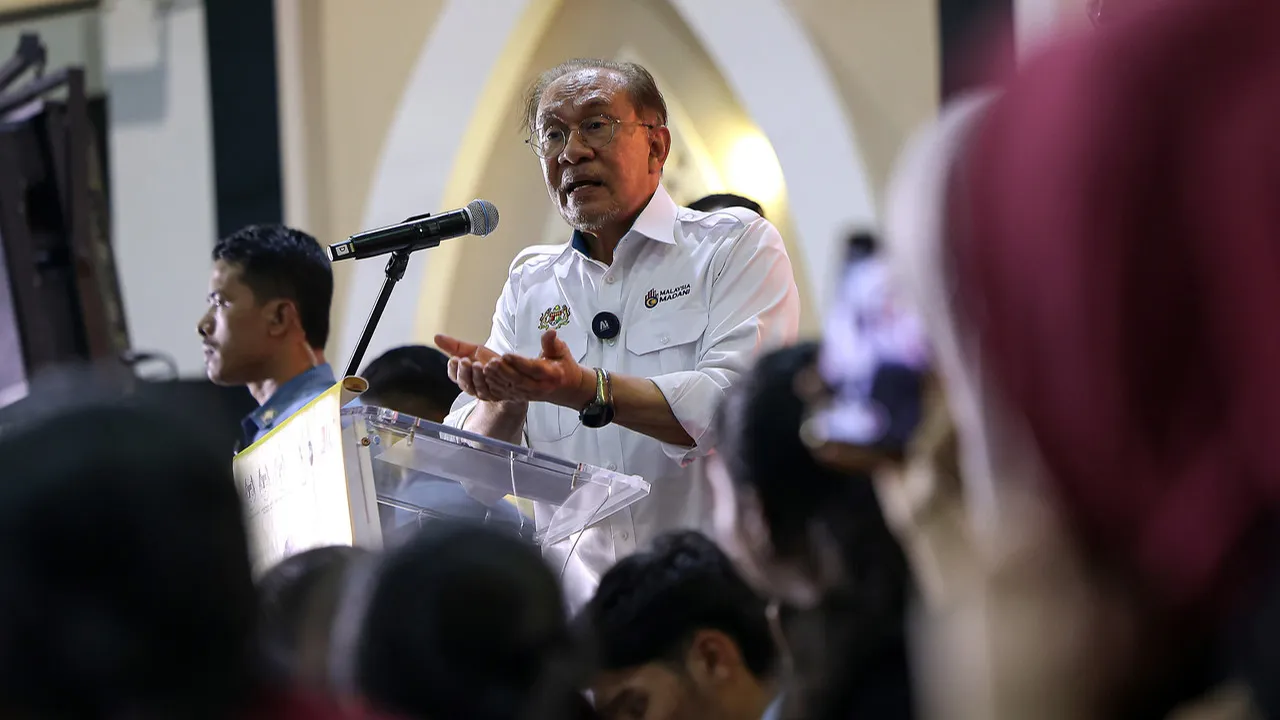 SEREMBAN, 29 Julai -- Perdana Menteri Datuk Seri Anwar Ibrahim berucap pada Majlis Temu Anwar Negeri Sembilan di Pusat Dakwah Islamiah Paroi hari ini.  --fotoBERNAMA (2026) HAK CIPTA TERPELIHARA   SEREMBAN, July 29 -- Prime Minister Datuk Seri Anwar Ibrahim delivers a speech at the Temu Anwar Negeri Sembilan programme held at the Paroi Islamic Dakwah Centre, today.  -- fotoBERNAMA (2026) COPYRIGHT RESERVED