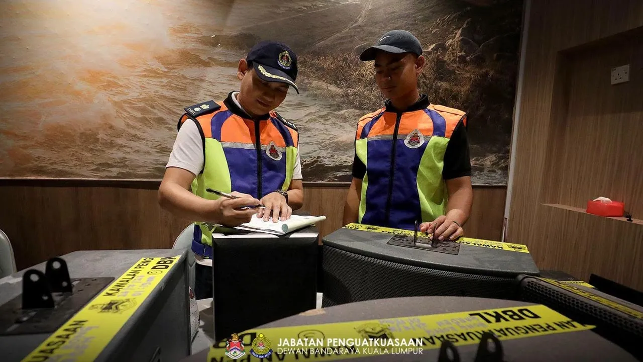 Dewan Bandaraya Kuala Lumpur (DBKL) bersama Polis Diraja Malaysia (PDRM), Agensi Anti Dadah Kebangsaan (AADK), Jabatan Agama Islam Wilayah Persekutuan (JAWI) serta Jabatan Kastam Diraja Malaysia (JKDM) melaksanakan Operasi Bersepadu (Ops.TEBAH) bersama agensi Siri 5/2026 sekitar Jalan Telawi Bangsar, Jalan Sultan Azlan Shah dan Jalan Imbi Bukit Bintang bermula pada jam 11.00 malam, Sabtu 25 Julai 2026 dan berakhir pada jam 7.00 pagi pada Ahad 26 Julai 2026. -- FB Dewan Bandaraya Kuala Lumpur