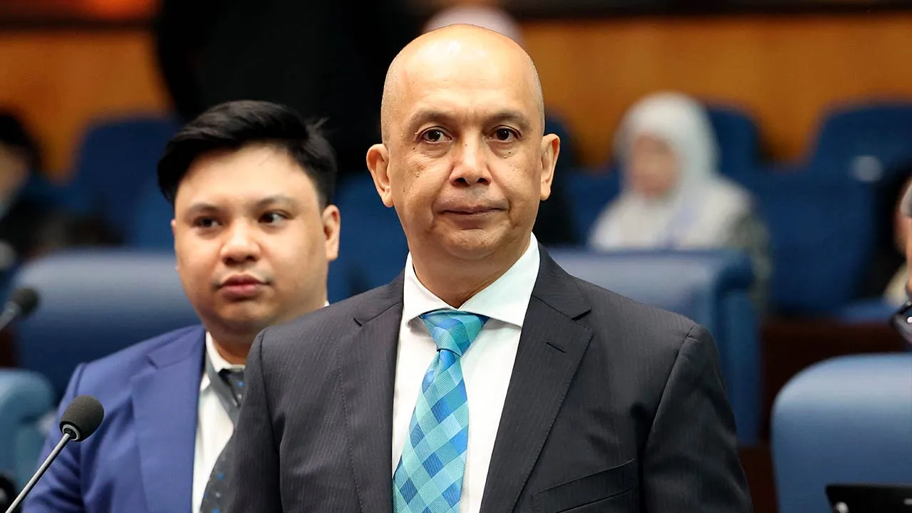KOTA KINABALU, 15 Dis -- Ahli Dewan Undangan Negeri (DUN) Bingkor, daripada Parti Solidariti Tanah Airku (STAR) Datuk Mohd Ishak Ayub hadir pada persidangan Dewan Undangan Negeri Sabah hari ini.  --fotoBERNAMA (2025) HAK CIPTA TERPELIHARA