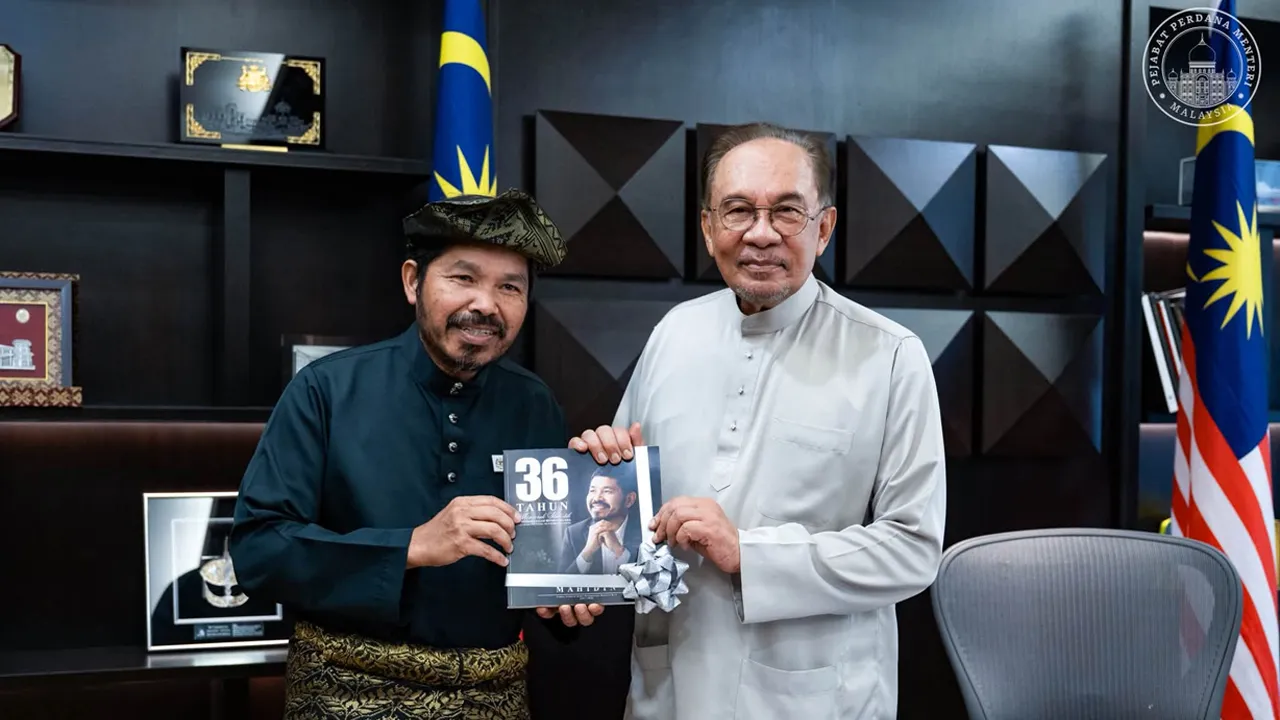 Menerima kunjungan hormat perpisahan Dato’ Sri Dr. Mohd Uzir Mahidin sempena persaraan wajib beliau sebagai Ketua Perangkawan pada 8 Julai nanti. Saya merakamkan penghargaan atas khidmat bakti dan dedikasi beliau dalam memperkukuh institusi statistik negara, yang menjadi asas penting kepada penggubalan dasar serta perancangan pembangunan negara.