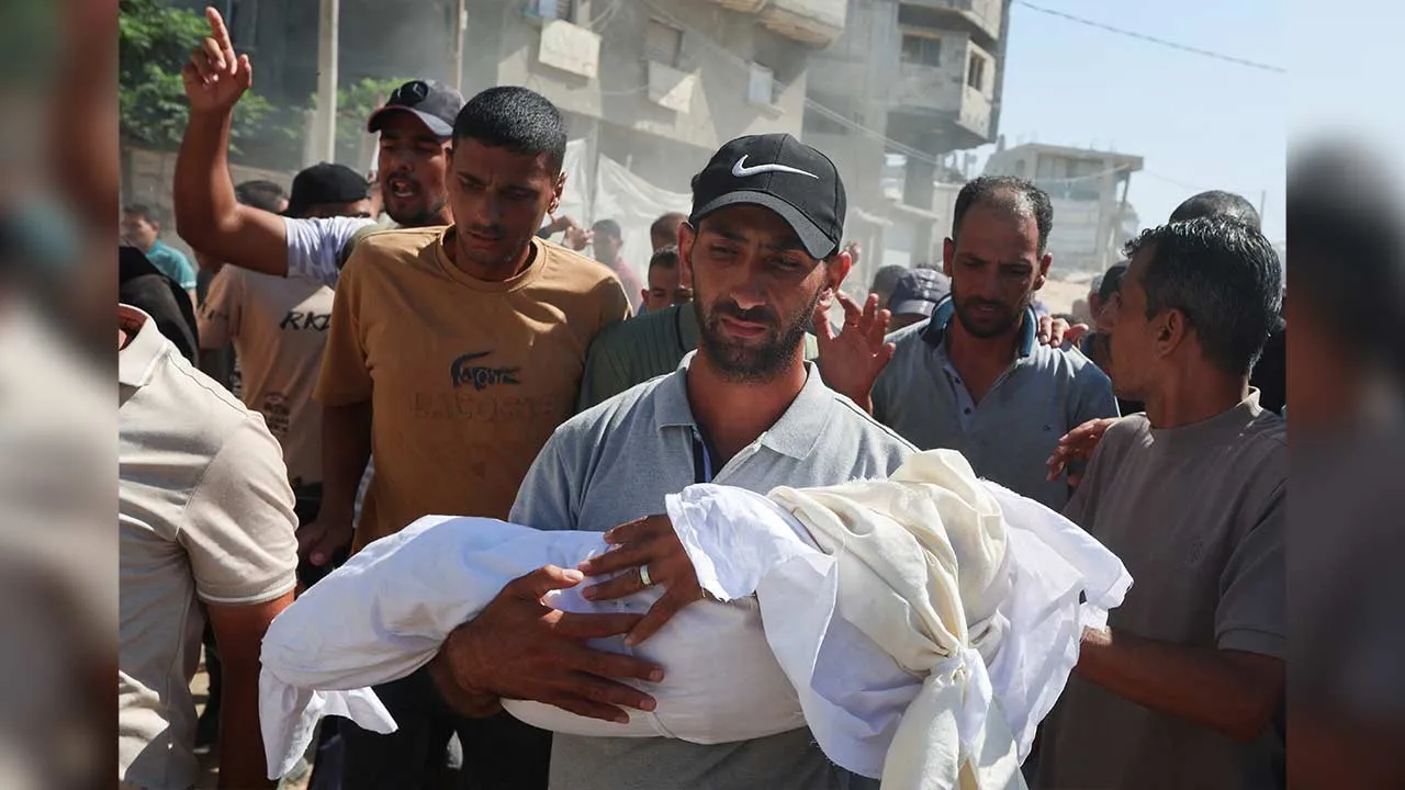 Mourners attend the funeral of Palestinian woman Diana Abu Daraz and her one-year-old daughter, Sewar, who were killed in an Israeli strike on tents, according to medics, outside Nasser Hospital in Khan Younis, in the southern Gaza Strip, June 30, 2026. REUTERS/Ramadan Abed