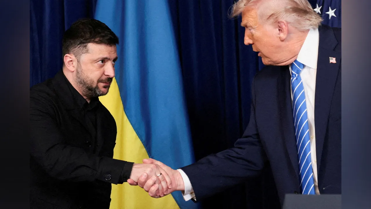FILE PHOTO: U.S. President Donald Trump and Ukrainian President Volodymyr Zelenskiy shake hands during a press conference after their lunch meeting at Trump?s Mar-a-Lago club, in Palm Beach, Florida, U.S., December 28, 2025. REUTERS/Jonathan Ernst/File Photo