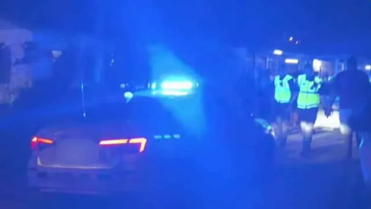 PETALING JAYA - Dua lelaki yang memiliki banyak rekod jenayah dan dadah dicekup selepas memecut laju kenderaan pelbagai guna (MPV) jenis Nissan Grand Livina ketika pemeriksaan polis di Persiaran Dagang, Sri Damansara di sini pada Jumaat.  Ketua Polis Daerah Petaling Jaya, Asisten Komisioner Shamsudin Mamat berkata, laporan insiden itu diterima pihaknya pada jam 11.57 malam.