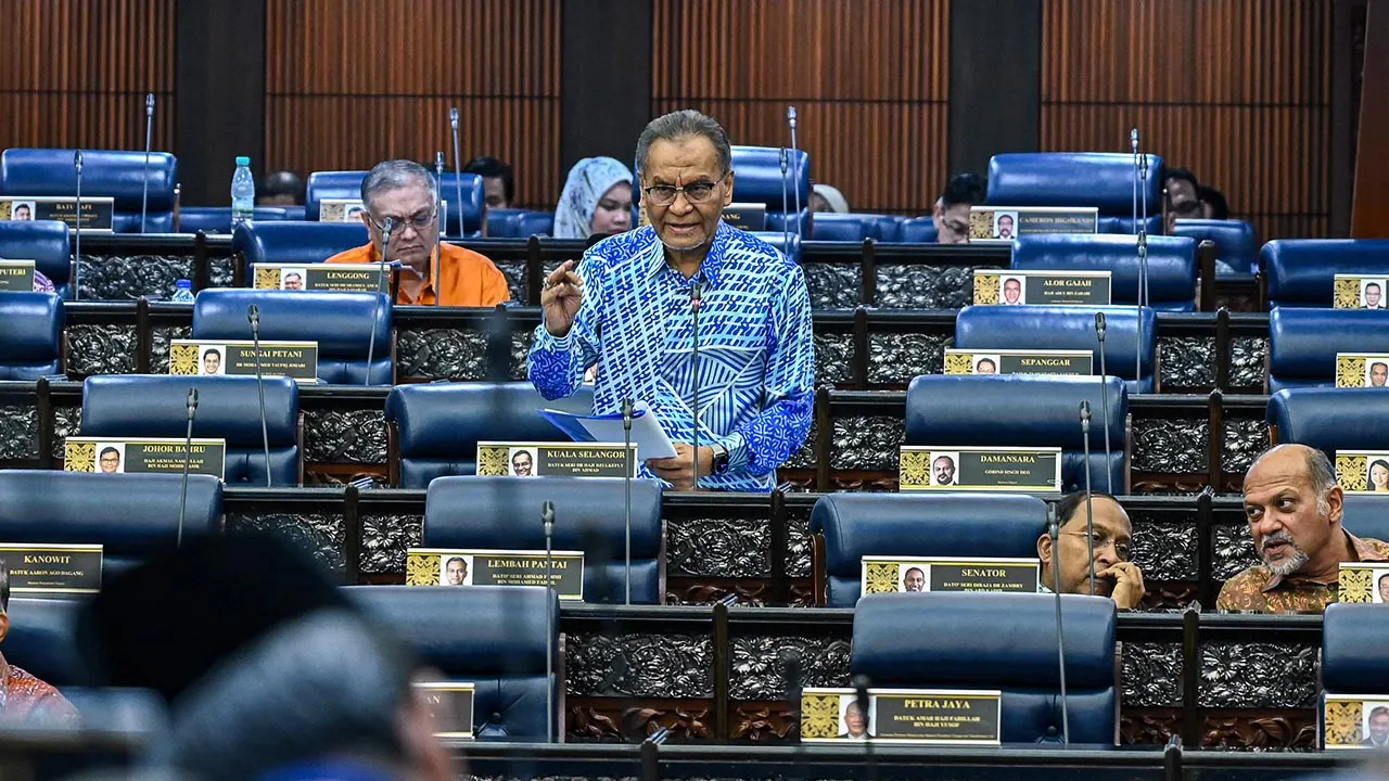 KUALA LUMPUR, 16 Julai -- Menteri Kesihatan Datuk Seri Dr Dzulkefly Ahmad menjawab soalan pada Mesyuarat Kedua, Penggal Kelima, Parlimen ke-15 Dewan Rakyat di Bangunan Parlimen hari ini.  --fotoBERNAMA (2026) HAK CIPTA TERPELIHARA
