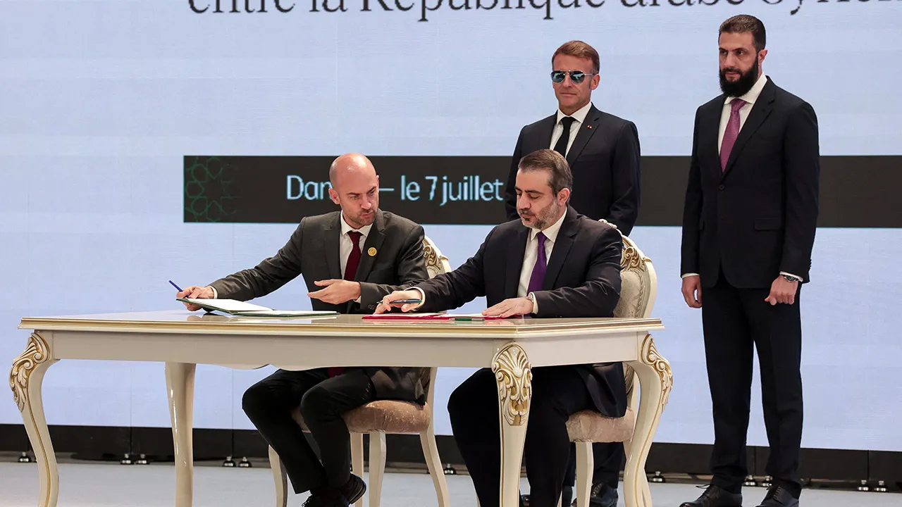 Syria's Foreign Minister Asaad Hassan Al-Shaibani and France's Foreign Minister Jean-Noel Barrot sign documents next to France's President Emmanuel Macron and Syrian President Ahmed Al-Sharaa, at a ceremony in Damascus, Syria, July 7, 2026. REUTERS/Mahmoud Hassano