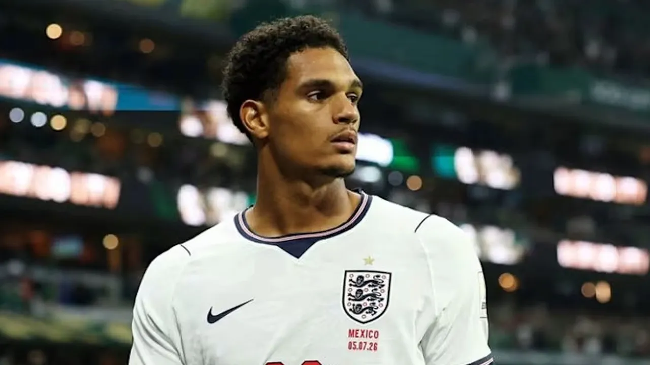 Soccer Football - FIFA World Cup 2026 - Round of 16 - Mexico v England - Estadio Azteca, Mexico City, Mexico - July 5, 2026 England's Jarell Quansah looks dejected after being sent off after a VAR review REUTERS/Paul Childs/File Photo
