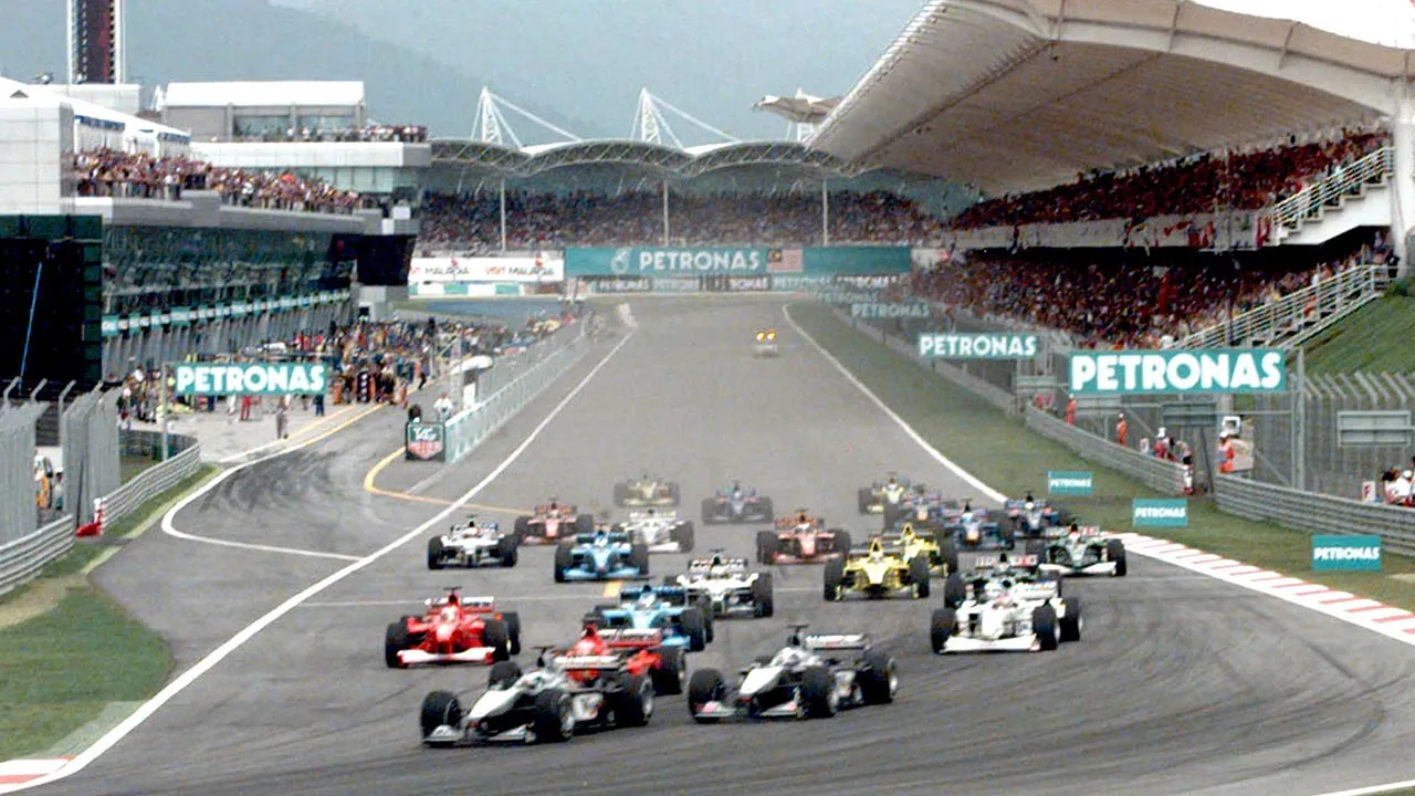 SEPANG, 22 O kt -- Perlumbaan Grand Prix Petronas Malaysia 2000 bermula di Litar F1 Sepang di sini hari ini. --fotoBERNAMA (DIGI) HAKCIPTA TERPELIHARA.