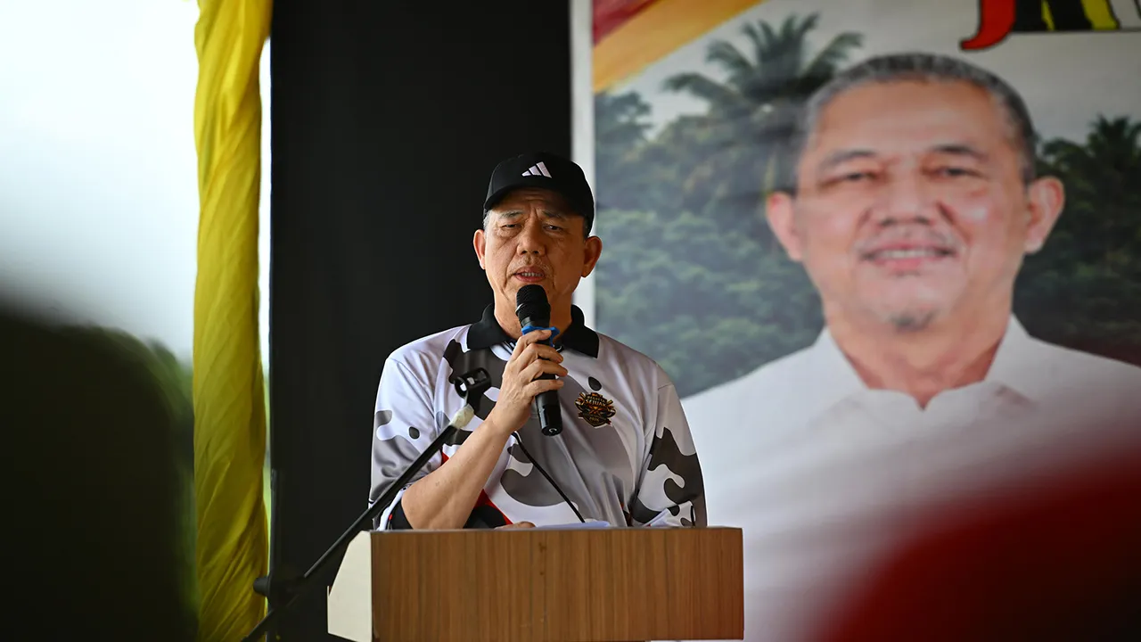 KUCHING, 12 Julai -- Timbalan Perdana Menteri Datuk Seri Fadillah Yusof berucap semasa menghadiri majlis Penangguhan Regatta Sejijak 2026 di Kampung Sejijak, hari ini. --fotoBERNAMA 