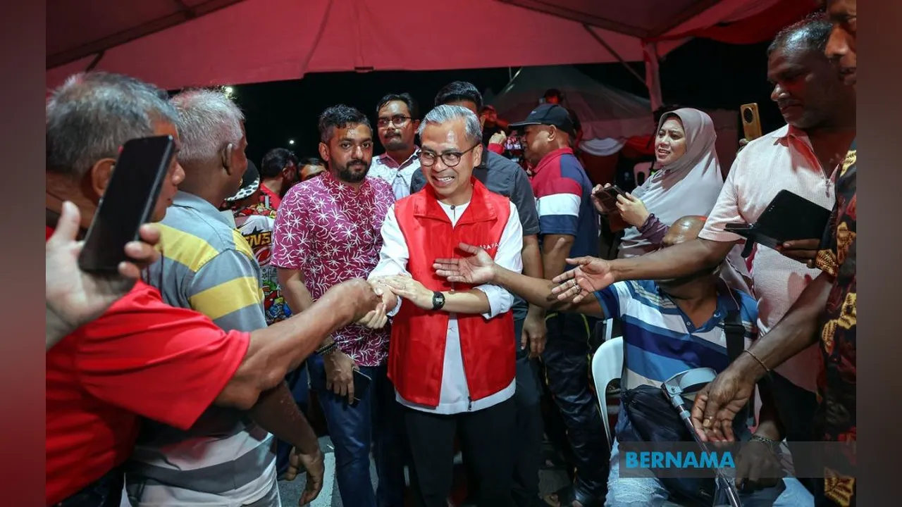 Menteri Komunikasi merangkap Pengarah Komunikasi Pakatan Harapan (PH) Datuk Seri Fahmi Fadzil ketika hadir pada Majlis Jelajah Kekal Harapan Negeri Sembilan di Tapak Pasar Malam Desa Cempaka. --fotoBERNAMA (2026) HAK CIPTA TERPELIHARA