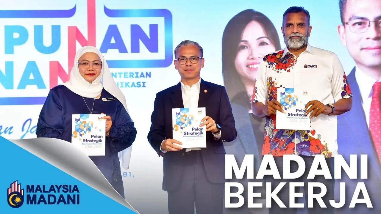 Menteri Komunikasi, YB Dato’ Seri Fahmi Fadzil hari ini hadir ke Perhimpunan Bulanan Kementerian Komunikasi dengan tema 'Patriotisme dan Jati Diri' di Menara Komunikasi. -- FB Kementerian Komunikasi