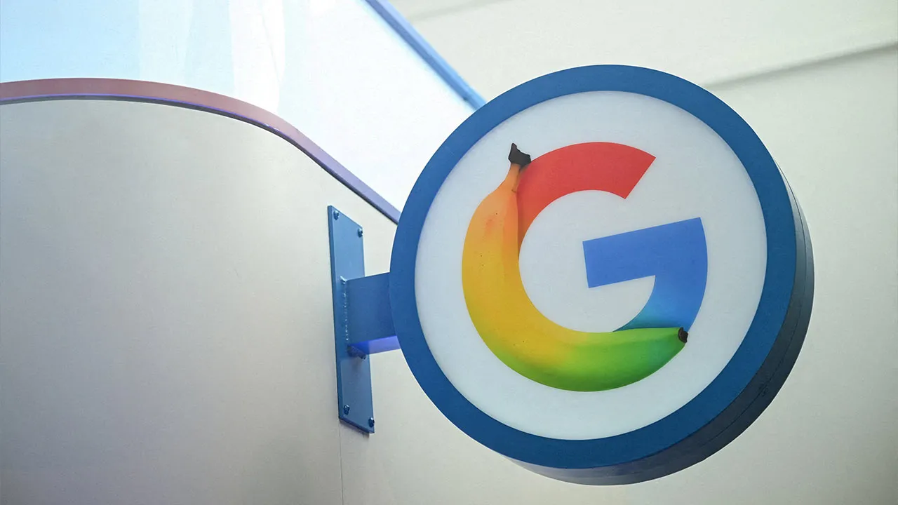 FILE PHOTO: FILE PHOTO: A specially designed Google logo, during the opening of Google's new Artificial Intelligence (AI) centre in Berlin, Germany, March 5, 2026. REUTERS/Annegret Hilse/File Photo