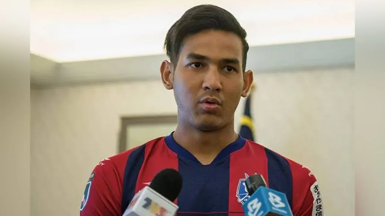KUALA LUMPUR, 26 Dis -- Pemain bola sepak Kelab Jepun, Fagiano Okayama yang berasal dari Malaysia, Muhammad Hadi Fayyadh Abdul Razak pada sidang media sempena kunjungan hormatnya di Kediaman Rasmi Duta Jepun hari ini. -- fotoBERNAMA (2019) HAK CIPTA TERPELIHARA