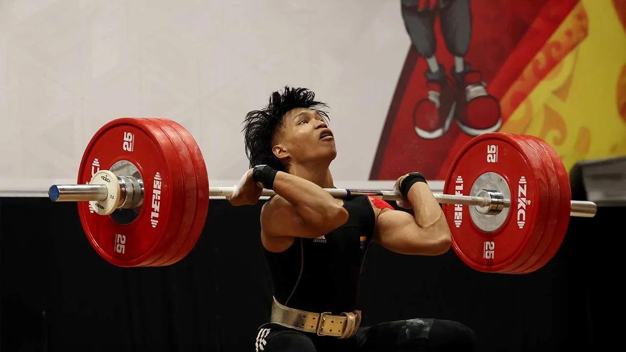 BETONG, 21 Ogos -- Atlet muda Perlis, Muhammad Hafizuddin Roslin berjaya memecah rekod kebangsaan dan sekali gus merangkul pingat dalam acara Angkat Berat 81 kg pada Sukan Malaysia (SUKMA) Sarawak 2024. Acara tersebut berlangsung di Dewan Sukan Tan Sri Datuk Amar Stephen Kalong Ningkan.  --fotoBERNAMA (2024) HAK CIPTA TERPELIHARA