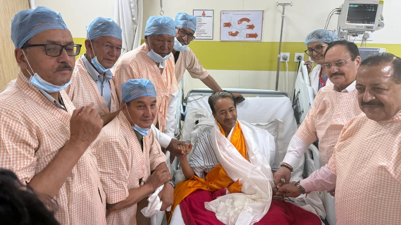 Just now in the presence of Union Ministers Sh. JP Nadda, Dr. Jitendra Singh and the senior leaders of Apex Body of Leh Ladakh I finally broke my fast after 26 days. Earlier 65 members of parliament from different political parties had visited or signed letters urging me to break the fast. This was done after long negotiations on various conditions and in view of possible violence in the country. I will explain the conditions in detail in a separate video very soon. Meanwhile I urge you all to stay very vig