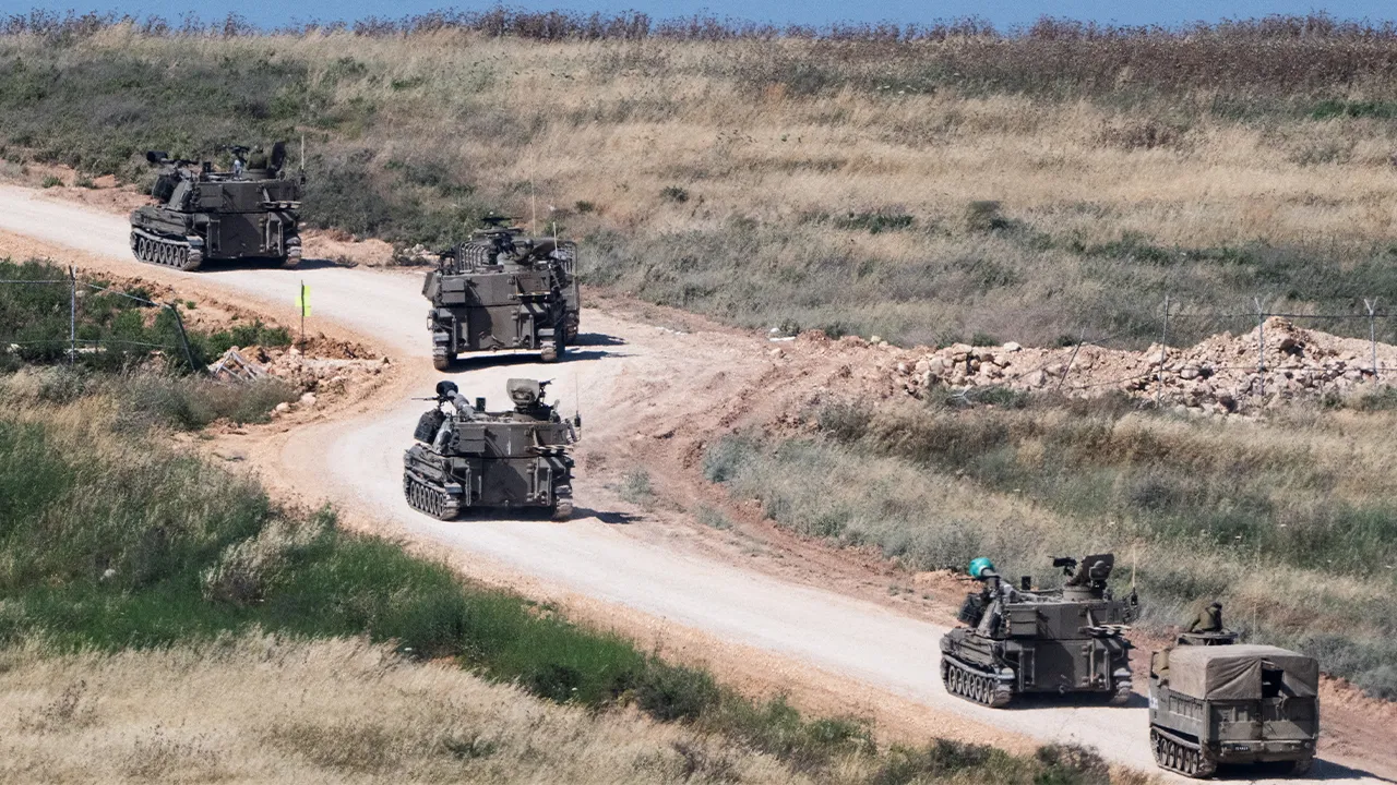 FILE PHOTO: An Israeli military artillery unit drives into Lebanon after crossing the Israeli‑Lebanese border, as seen from northern Israel, May 27, 2026. REUTERS/Rami Shlush ISRAEL OUT. NO COMMERCIAL OR EDITORIAL SALES IN ISRAEL/File Photo