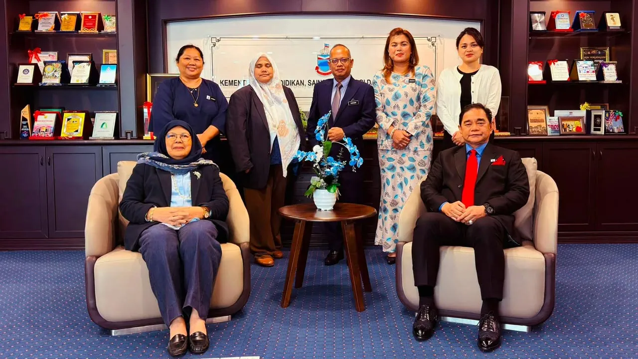 Mesyuarat ini telah dihadiri oleh Profesor Ir. Dr. Mas Sahidayana Mokhtar, Pengarah Pusat STEM Universiti Malaya, dan Profesor Emeritus Dato' Dr. Noraini Binti Idris, Presiden Persatuan STEM Kebangsaan, bagi membincangkan strategi memperkasa pendidikan STEM secara lebih menyeluruh dan berimpak tinggi. -- FB Datuk James Ratib