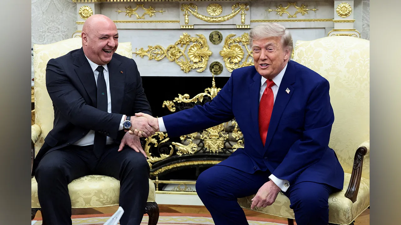 U.S. President Donald Trump reacts, while shaking hands with Lebanese President Joseph Aoun, during their meeting in the Oval Office at the White House in Washington, D.C., U.S., July 21, 2026. REUTERS/Evelyn Hockstein) REFILE - ADDING INFORMATION
