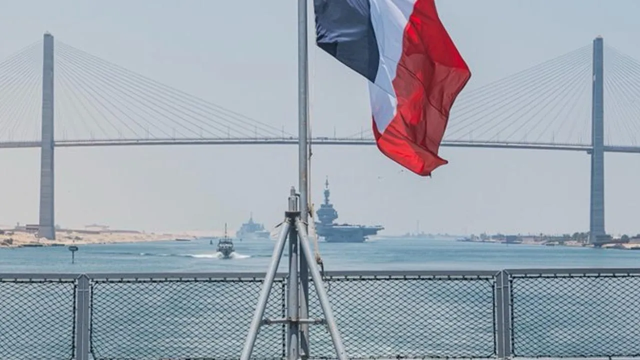 Kapal induk pesawat udara Perancis Charles de Gaulle -- x Emmanuel Macron