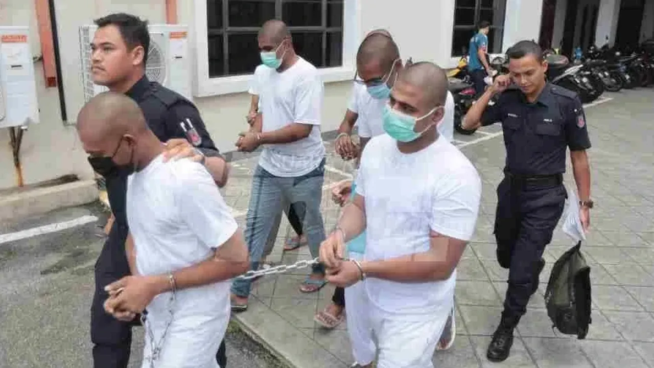 GEORGE TOWN – Perbicaraan kes membabitkan empat lelaki yang diperintah membela diri atas pertuduhan membunuh mangsa buli, T Nhaveen akan berlangsung selama lapan hari bermula Oktober depan.  Tarikh perbicaraan ditetapkan pada 7 hingga 9 Oktober serta disambung pada 12 hingga 16 Oktober oleh Timbalan Pendaftar, Muhammad Firdaus Abdul Wahab ketika prosiding pengurusan kes di Mahkamah Tinggi di sini pada Jumaat.
